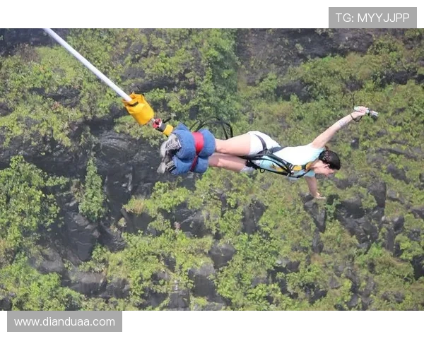 武汉攀岩队在全国攀岩耐力排行榜中荣获第三名的佳绩引发关注