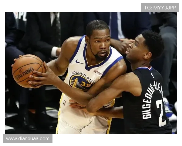 快船与勇士激战四月十九NBA季后赛精彩对决引发球迷热议