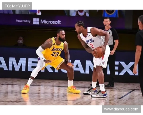 掘金与湖人微博热议赛季对决精彩瞬间与球员表现分析