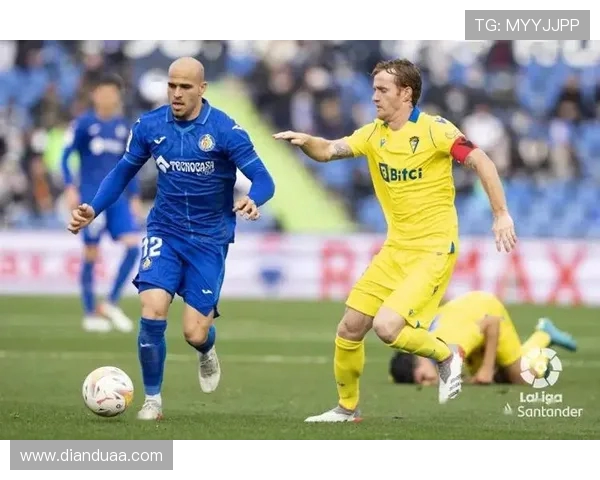 海伦芬主场迎战格拉夫期待精彩对决双方争夺重要积分的激烈战斗