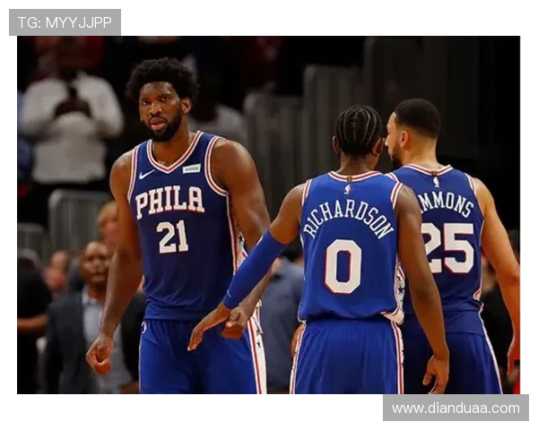 雷霆队与费城76人队激战正酣谁能在这场对决中笑到最后