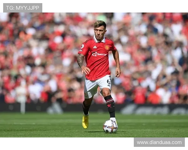 马丁内斯:从足球场上的传奇到生活中的启示与成长之路 马丁内斯:从足球场上的传奇到生活中的启示与成长之路