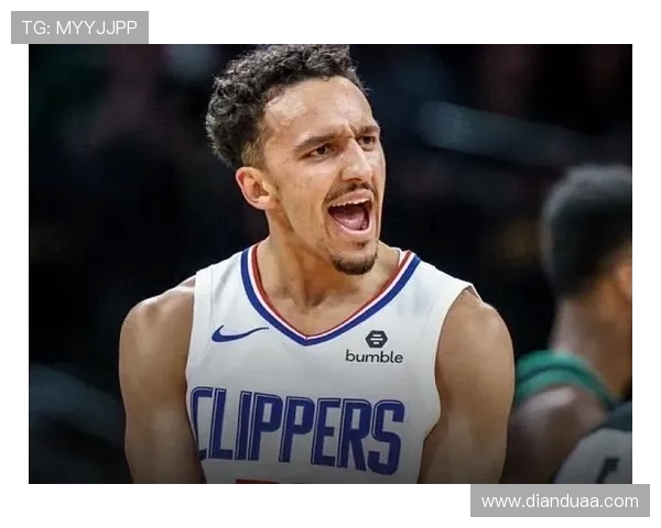 马尔基尼奥斯的传奇之路：从青涩小将到世界顶级后卫的成长历程