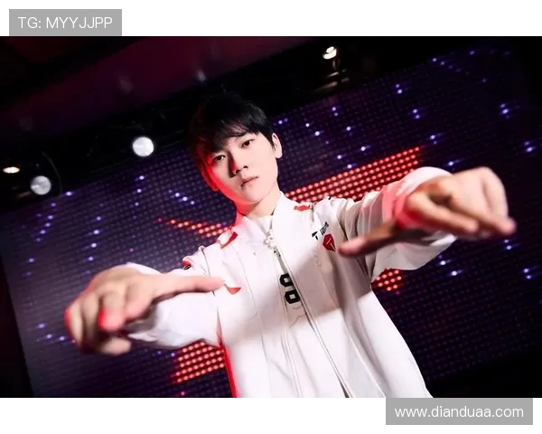 TES在精英赛积分榜上以77分稳居第一位置，领先其他战队