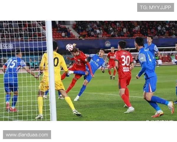 上海篮球队技术争议引发热议球迷对战术与裁判判罚的不同看法